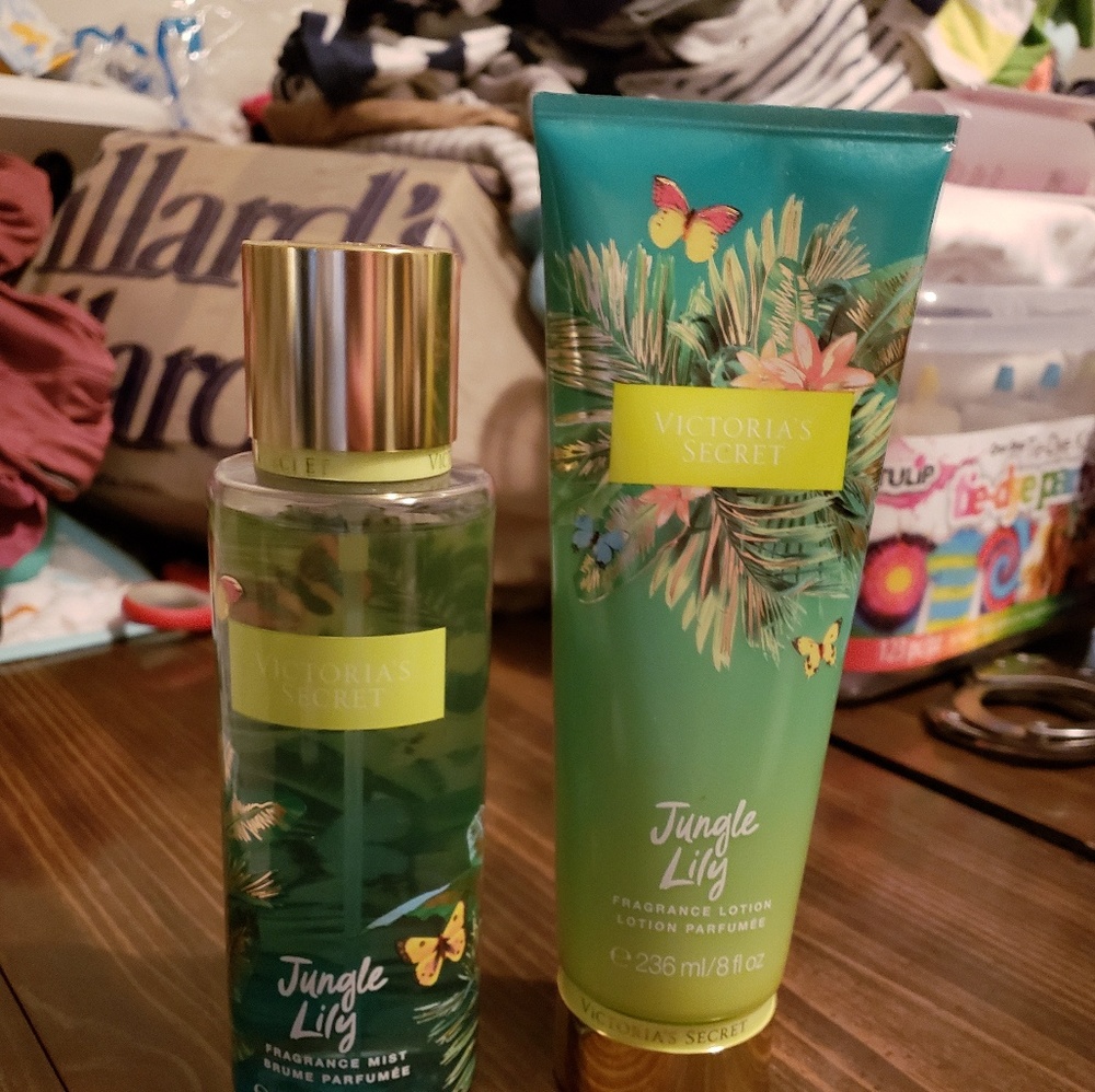 Jungle lily lotion and body spray set